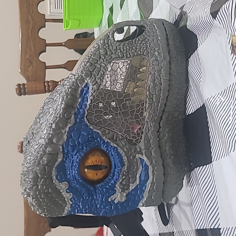 Jurassic World Velociraptor Blue Chomp 'n Roar Electronic Mask with Opening Jaws